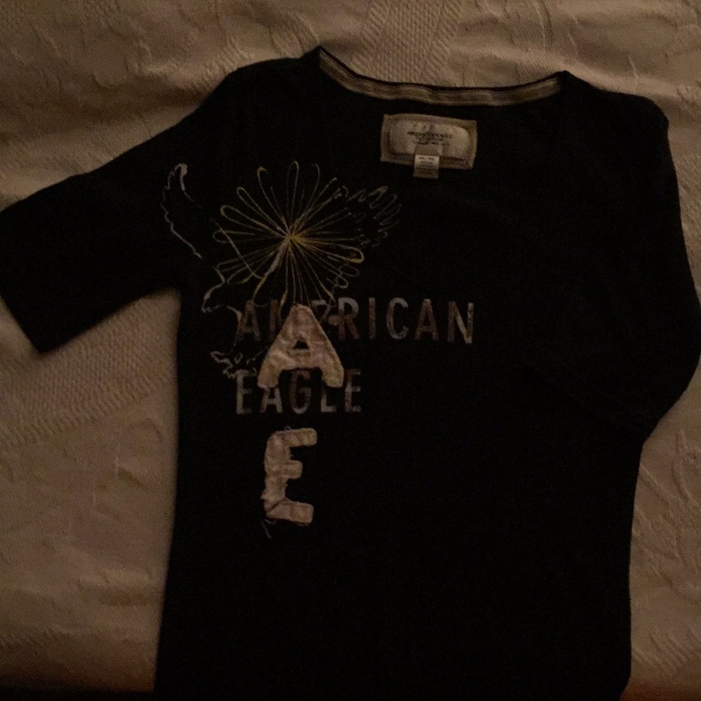 American Eagle short sleeve v-neck T-shirt.